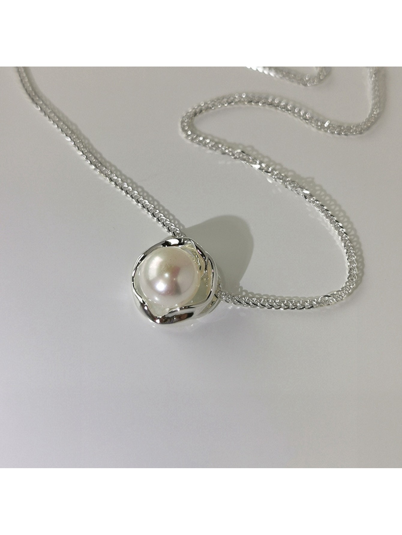 S925 pure silver French retro pearl necklace for women Instagram style niche light luxury high-end geometric circular collarbone chain 