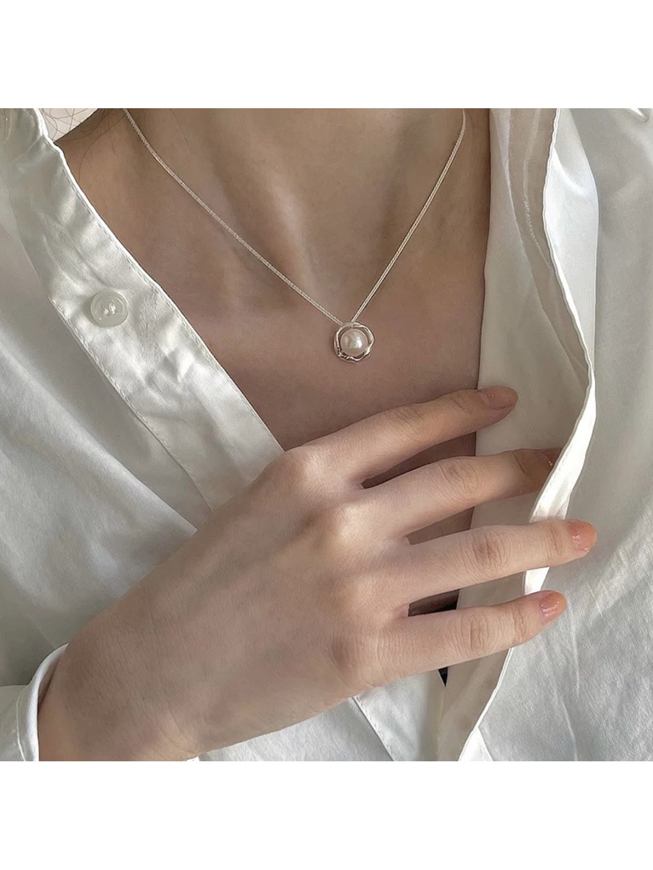 S925 pure silver French retro pearl necklace for women Instagram style niche light luxury high-end geometric circular collarbone chain 